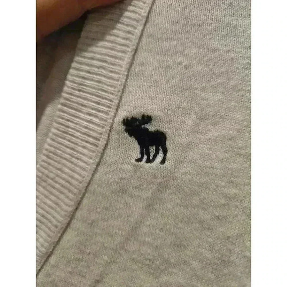 Two Abercrombie & Fitch Girls XL Women XS Blue Stripe and Ivory V-Neck Sweaters - Picture 3 of 16